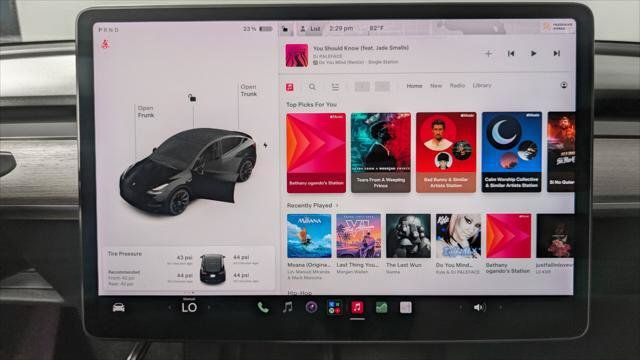Used 2021 Tesla Model Y Long Range AWD/4WD image 32