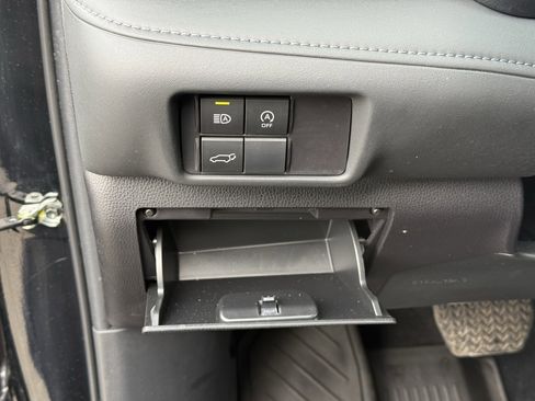 Used 2023 Toyota Highlander XLE image 25