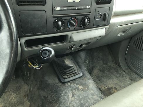 Used 2005 Ford F450 2WD Regular Cab Super Duty image 16