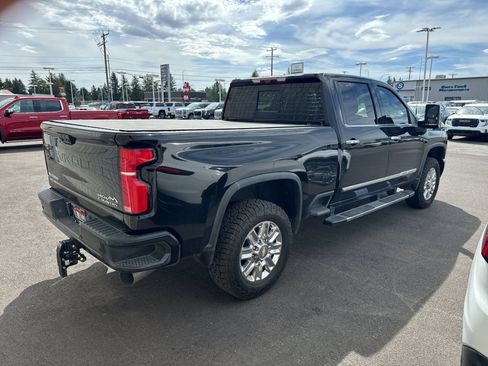 Used 2024 Chevrolet Silverado 3500 High Country w/ Technology Package AWD/4WD image 3