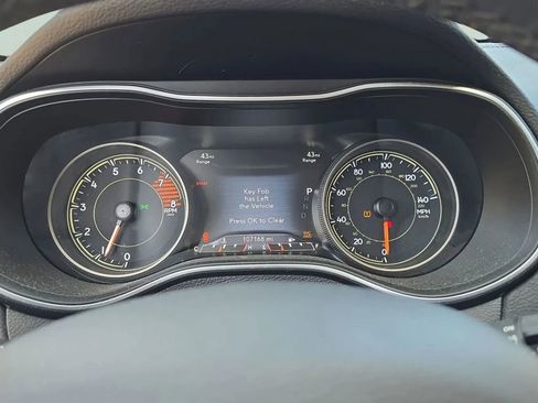 Used 2019 Jeep Cherokee Limited image 24