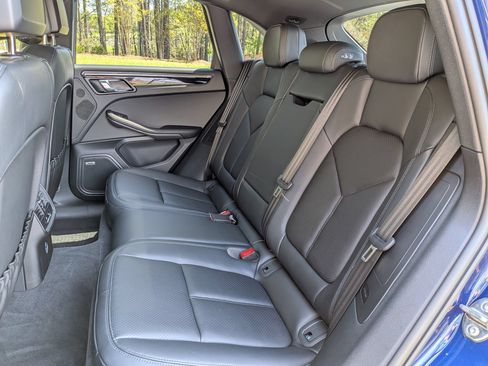 Certified 2025 Porsche Macan w/ Premium Package Plus AWD/4WD image 25