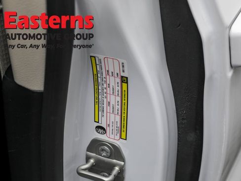 Used 2024 Chrysler Pacifica Touring-L image 33