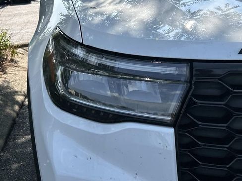 Used 2025 Ford Explorer ST AWD/4WD image 4