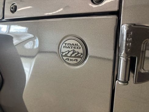 Used 2024 Jeep Wrangler Willys image 14