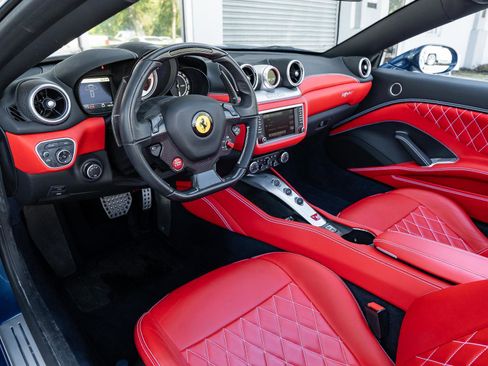 Used 2016 Ferrari California T image 6