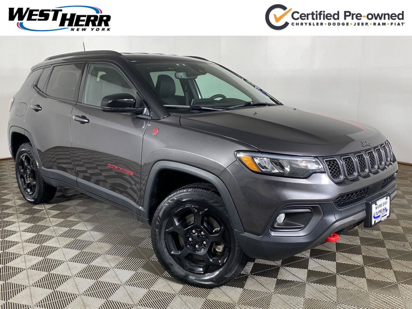 Used 2023 Jeep Compass Trailhawk w/ Trailhawk Convenience Group AWD/4WD image 1