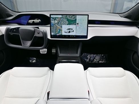 Used 2021 Tesla Model S Plaid image 18