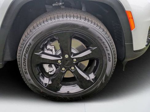 New 2025 Jeep Grand Cherokee L Limited w/ Black Appearance Package image 9