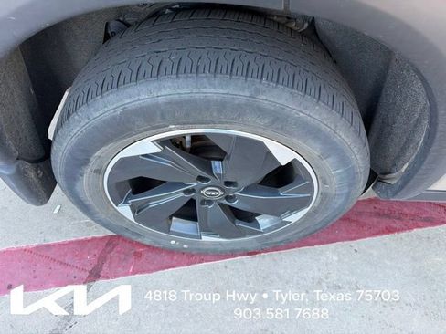 Used 2024 Nissan Rogue SV FWD image 11