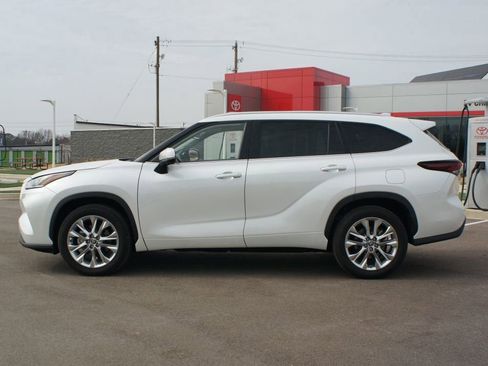 Certified 2025 Toyota Highlander Limited image 13