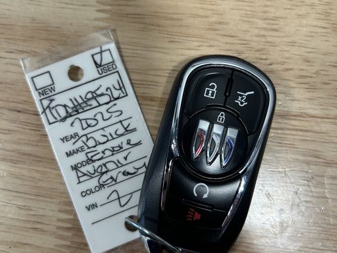 Used 2025 Buick Encore GX Avenir w/ Avenir Technology Package image 34