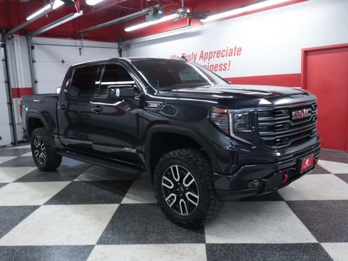 Used 2022 GMC Sierra 1500 AT4 w/ AT4 Preferred Package image 3