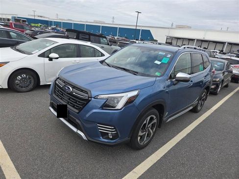Used 2023 Subaru Forester Touring image 4