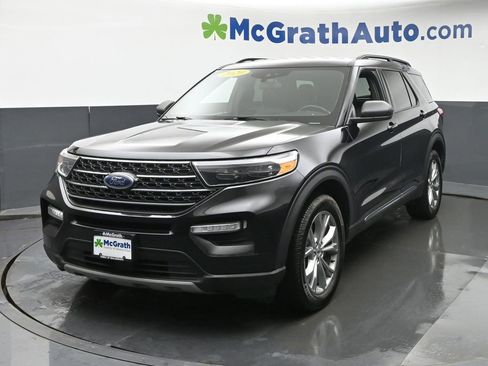 Used 2020 Ford Explorer XLT w/ Equipment Group 202A AWD/4WD image 18