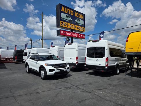 Used 2022 Ford Explorer XLT AWD/4WD image 35
