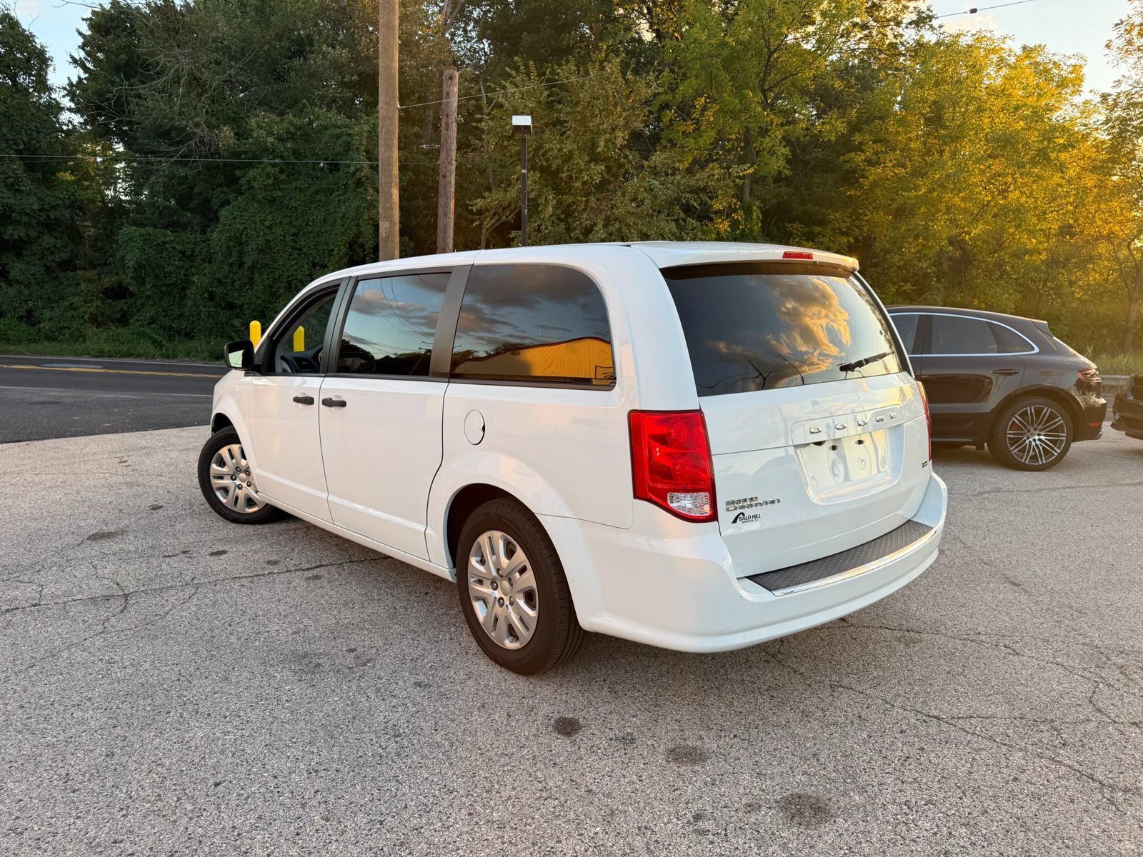 Used 2019 Dodge Grand Caravan SE FWD image 7