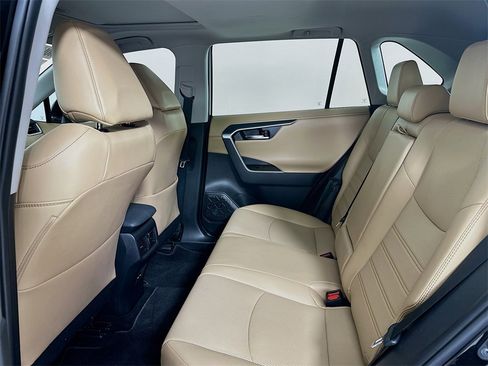 Used 2022 Toyota RAV4 Limited image 16