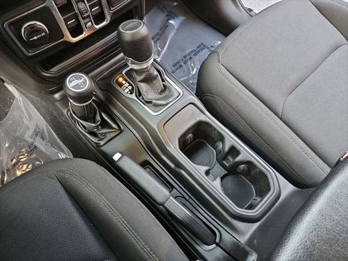 Certified 2022 Jeep Gladiator Sport AWD/4WD image 24