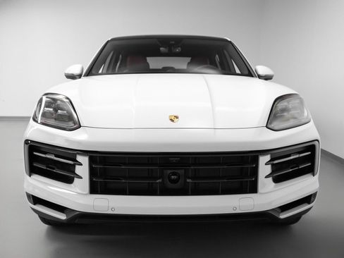 Certified 2025 Porsche Cayenne Coupe AWD/4WD image 8
