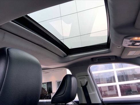 Used 2020 Toyota Highlander XLE AWD/4WD image 14