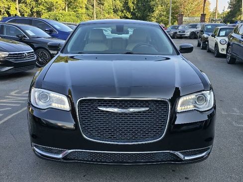 Used 2015 Chrysler 300 Limited RWD image 2