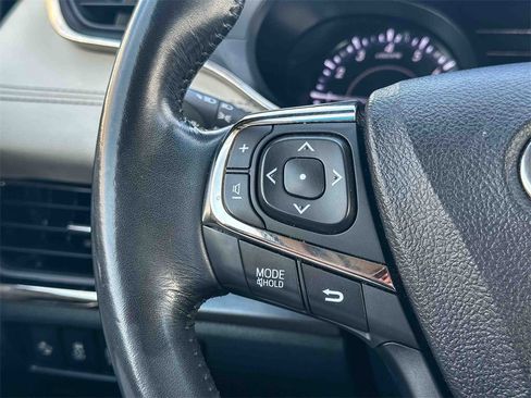Used 2017 Toyota Avalon Limited image 27