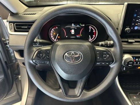 Used 2025 Toyota RAV4 XLE FWD image 24