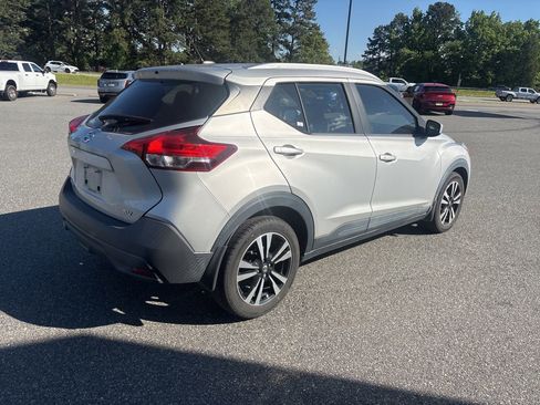Used 2019 Nissan Kicks SV FWD image 7