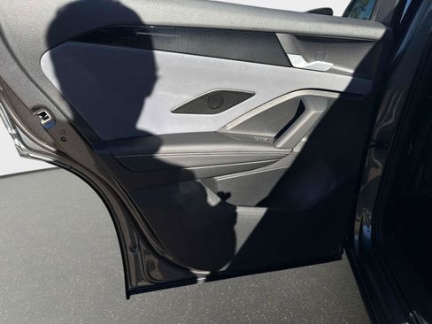 New 2025 Volkswagen Tiguan SE image 11