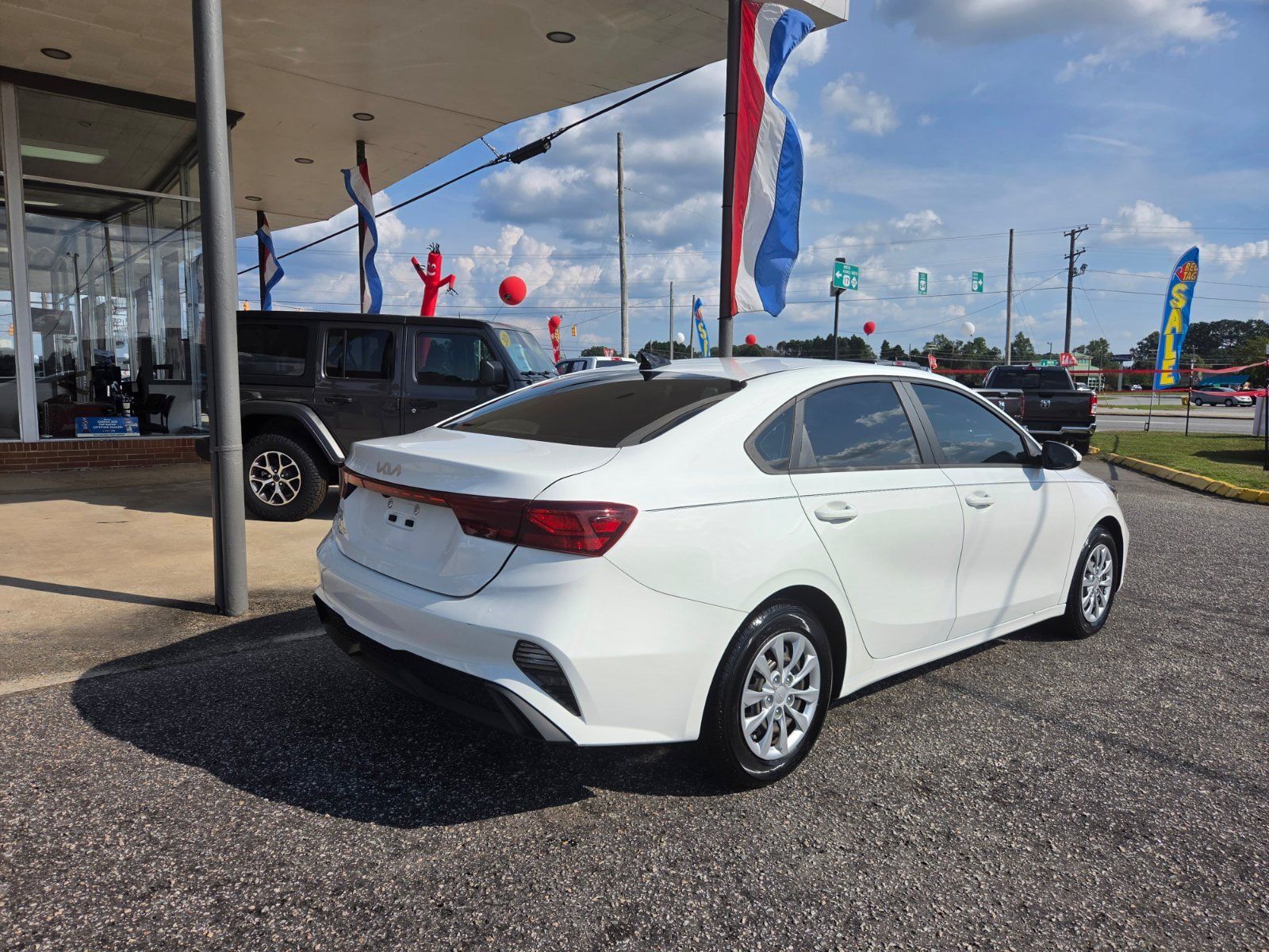 Used 2023 Kia Forte LX FWD image 3