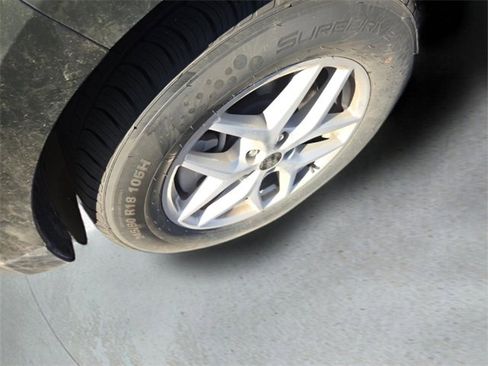 Used 2024 Ford Edge SEL image 9