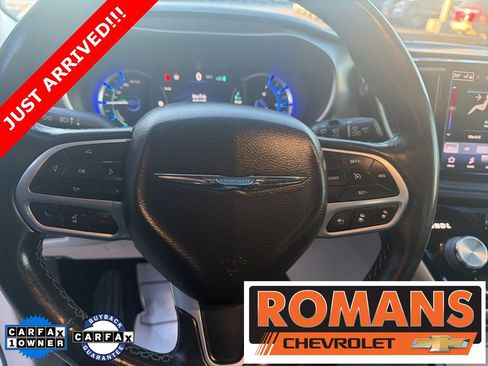 Used 2021 Chrysler Pacifica Touring-L image 11