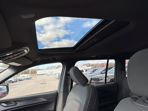 New 2025 Jeep Grand Cherokee Laredo X image 11