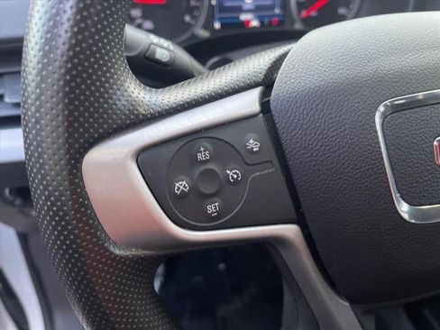 Used 2024 GMC Terrain SLE image 8