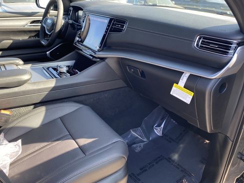 New 2025 Jeep Wagoneer Series II image 8