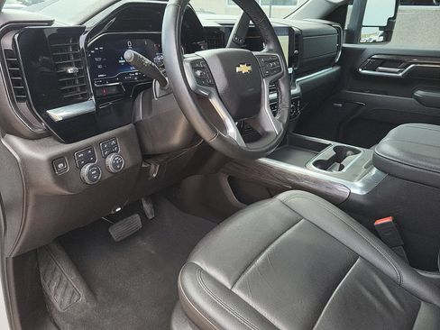 Used 2024 Chevrolet Silverado 2500 LTZ w/ LTZ Convenience Package AWD/4WD image 10
