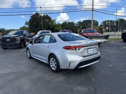 Used 2022 Toyota Corolla LE w/ Carpet Mat Package (TMS) FWD image 4