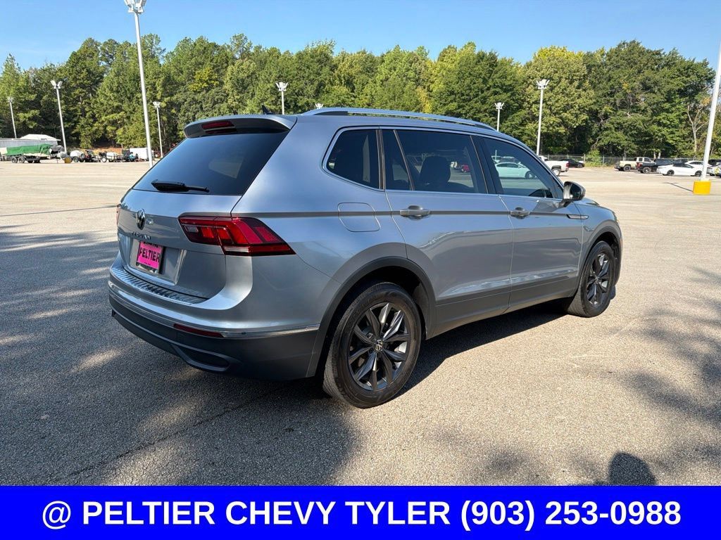 Used 2023 Volkswagen Tiguan SE w/ Panoramic Sunroof Package FWD image 6