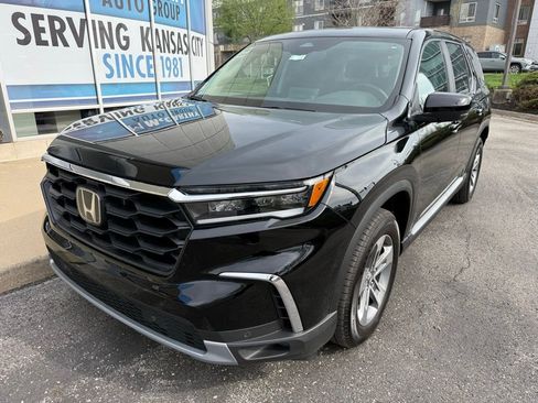 Used 2025 Honda Pilot EX-L image 10