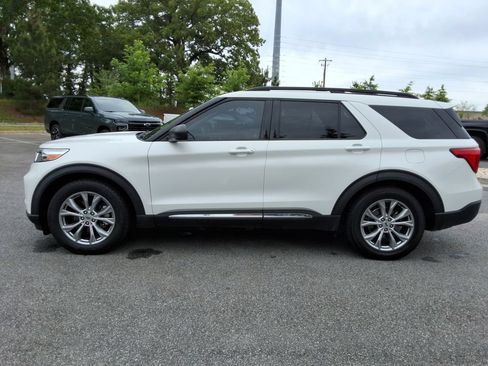 Used 2020 Ford Explorer XLT w/ Equipment Group 202A RWD image 8