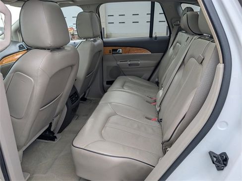 Used 2013 Lincoln MKX Base image 14