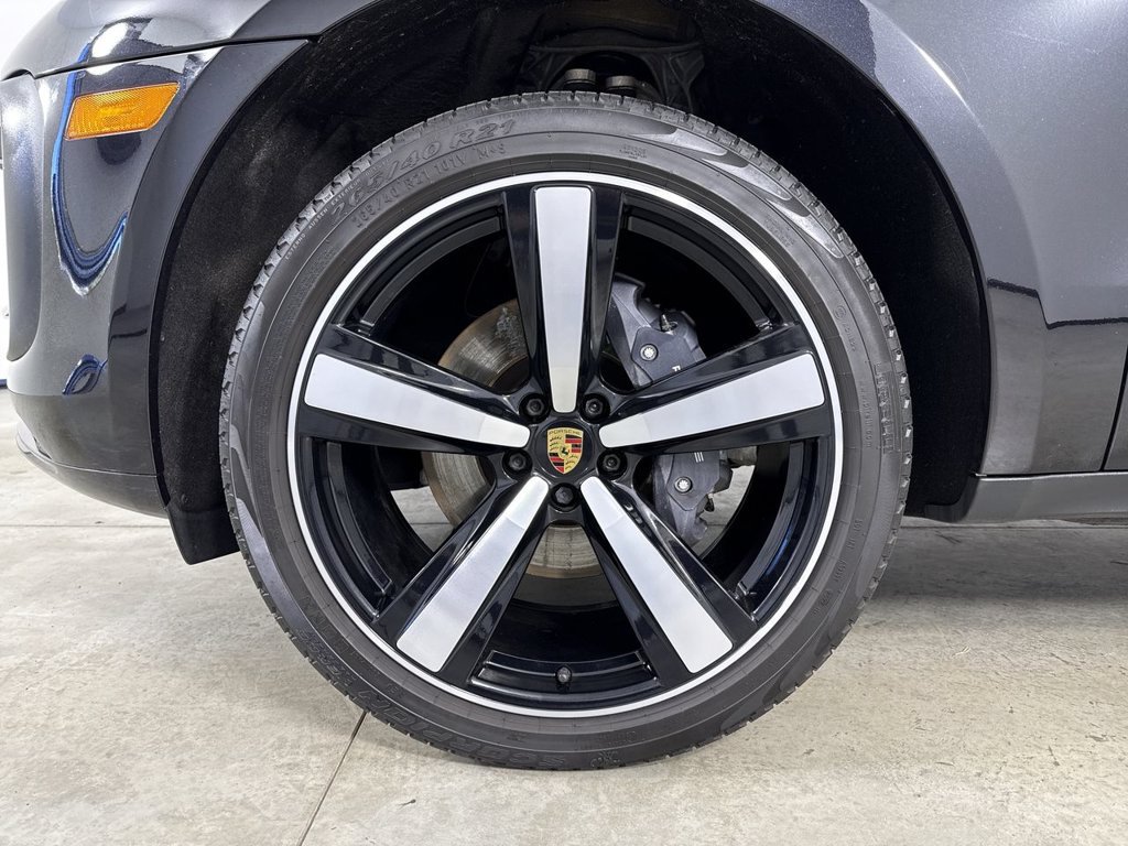 Certified 2023 Porsche Macan AWD/4WD image 13