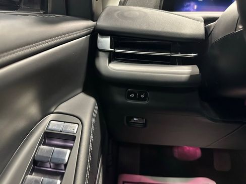 Used 2025 Lincoln Navigator Reserve image 18