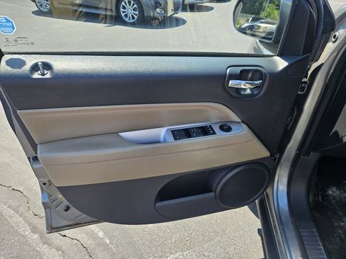 Used 2014 Jeep Compass Latitude w/ Sun/Sound Group FWD image 12