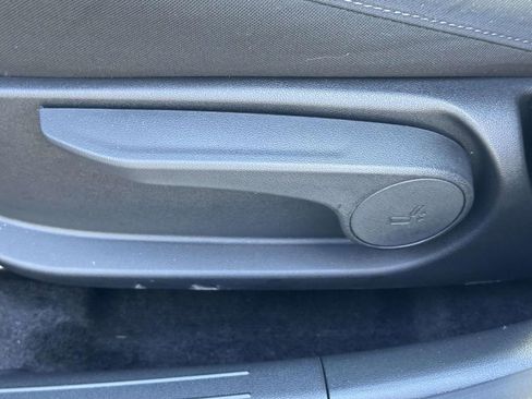 Used 2025 Hyundai Elantra SEL image 16