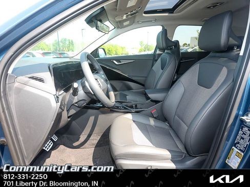 Certified 2025 Kia Niro EX Touring FWD image 9