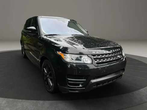 Used 2016 Land Rover Range Rover Sport SE image 2