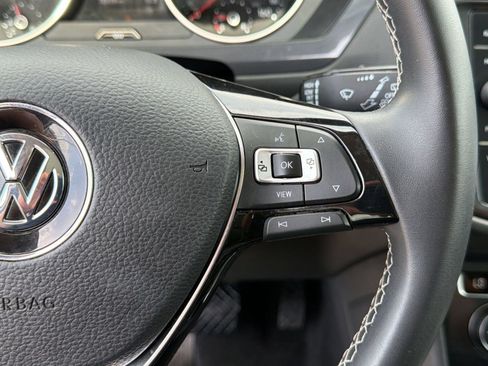 Used 2021 Volkswagen Tiguan SE FWD image 25