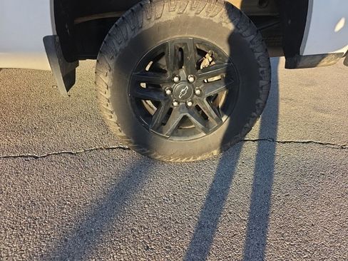 Used 2019 Chevrolet Silverado 1500 LT Trail Boss image 10